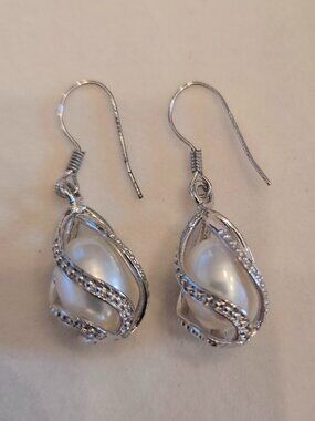 Pearl drop earrings